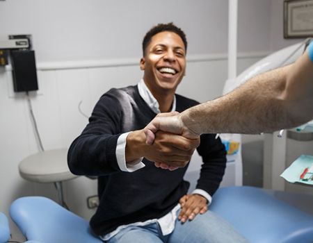 Patient in Shelburne going to the dentist to avoid dental emergencies